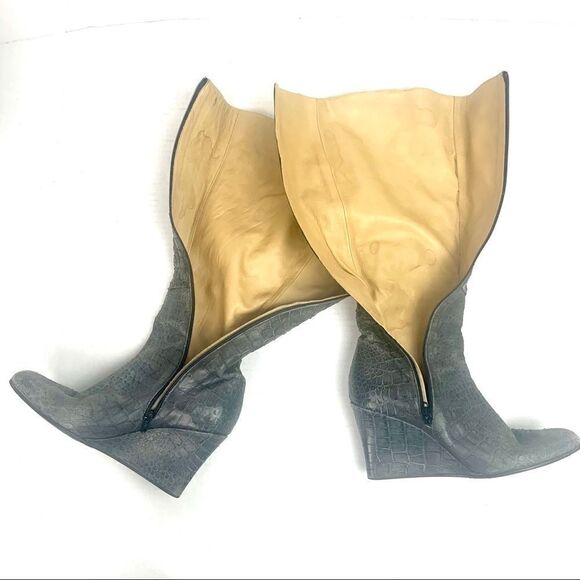 Jennifer Tattanelli Croc Embossed Gray Reptile Wedge Boot - Picture 4 of 14